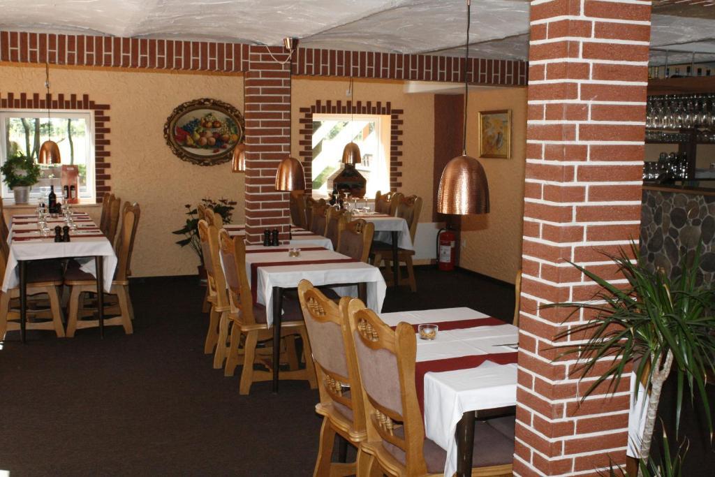 Toscana Restaurant And Bed & Breakfast Padborg Exterior photo