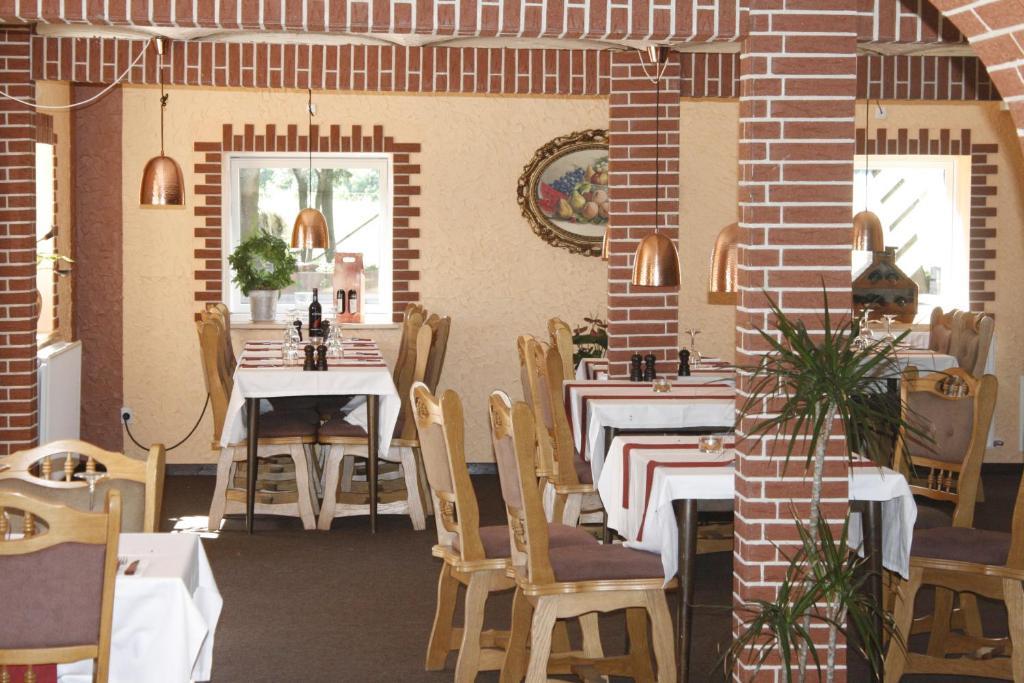 Toscana Restaurant And Bed & Breakfast Padborg Exterior photo