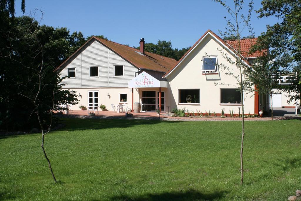 Toscana Restaurant And Bed & Breakfast Padborg Exterior photo