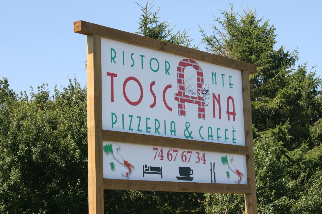 Toscana Restaurant And Bed & Breakfast Padborg Exterior photo