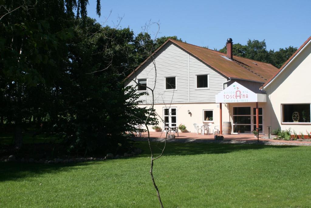 Toscana Restaurant And Bed & Breakfast Padborg Exterior photo