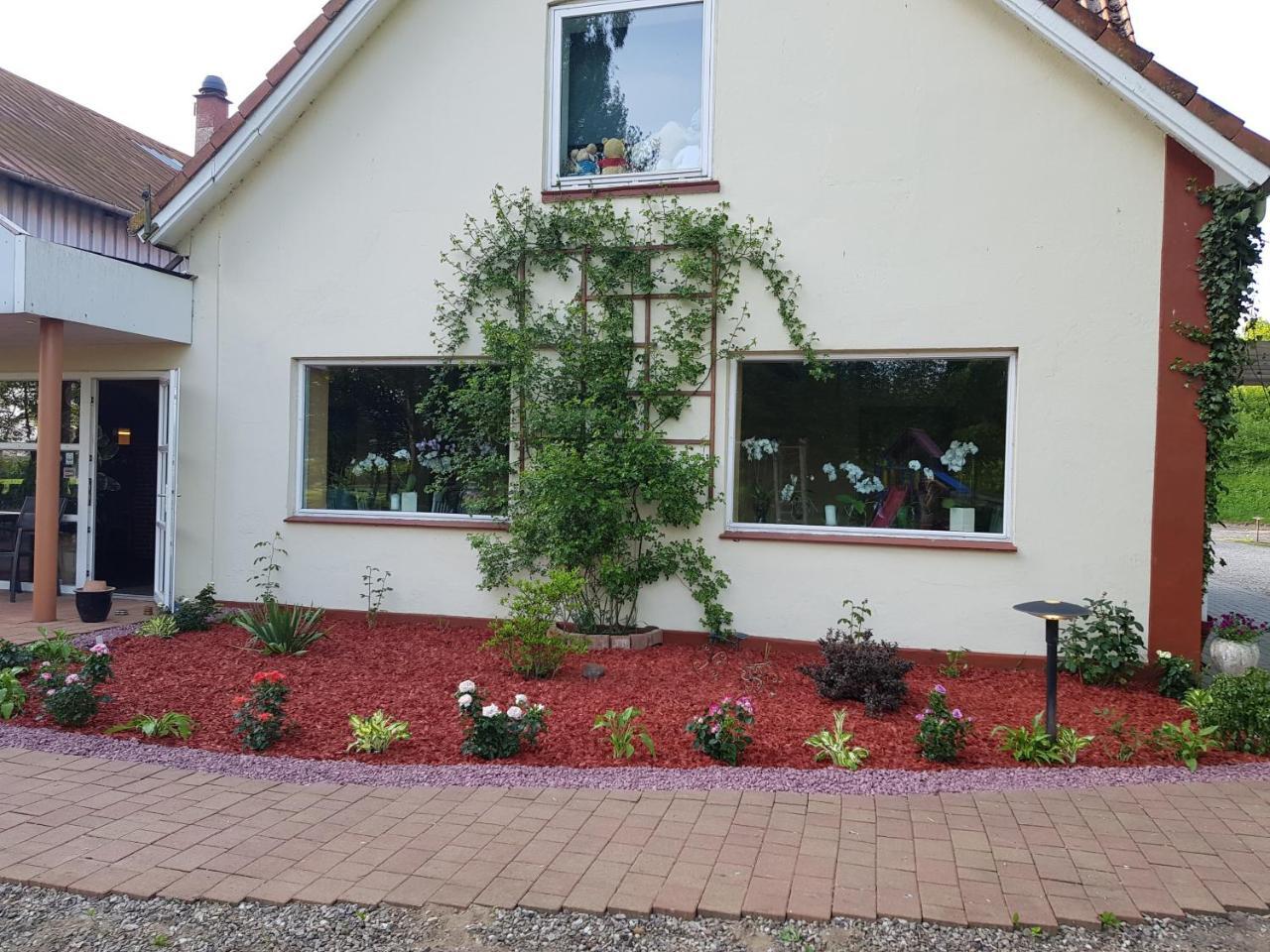 Toscana Restaurant And Bed & Breakfast Padborg Exterior photo